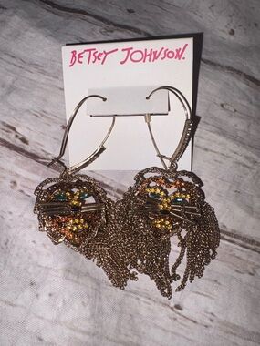 Betsey Johnson “stay wild” collection lion dangly earrings new!